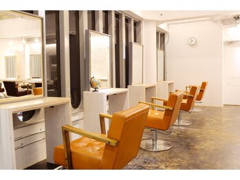 GRAS DESIGN & HAIR by HEADLIGHT 難波店【グラ デザイン アンド ヘアー】