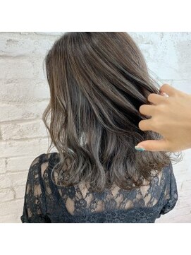 プライズ アイリス 池袋東口店(prize Iris) グレージュイルミナカラーハイライト大人かわいい池袋東口