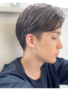 ユノ(juno) ツーブロック　ナチュラルベージュ　＜コンマヘア＞