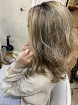 エル(EL by green) (akiko)ハイライトベージュカラー×ミディアムウェーブ
