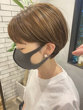 シフト(SHEEFT) コンパクトショート　極細ハイライト　耳掛けアレンジ　スッキリ