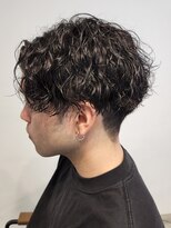 ニアウ 伊勢崎連取店(Niau)&nbsp;前下り刈り上げセンターパート波巻きツイストスパイラルパーマ