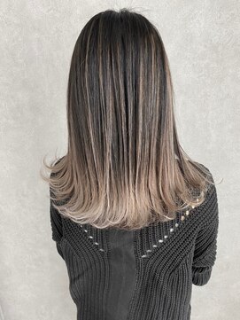 エル オオサカ 心斎橋店(L. OSAKA) ホワイトベージュバレイヤージュ_ショコラアッシュ_Y1