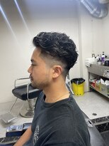 メリケンバーバーショップ フクオカ(MERICAN BARBERSHOP FUK)&nbsp;波巻き束感ショートツーブロックマッシュアップバングコンマヘア