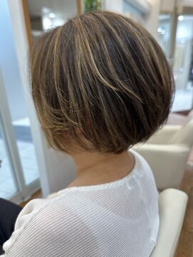 パステルアトリエドゥ(PASTEL ATELIER DEUX) ハイライトショートボブ