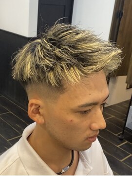 バーバーショップ フォーシーズン(BAR BER SHOP FOURSEASON) メッシュ/フェザーアップ/アップバング/スキンフェード