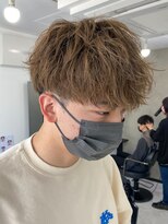 ダブルカラースパイラルパーマツイストパーマフェード短髪