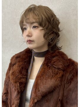 アメリ(AMELIE) 海外風のカーリースタイル、ミルキーベージュカラー