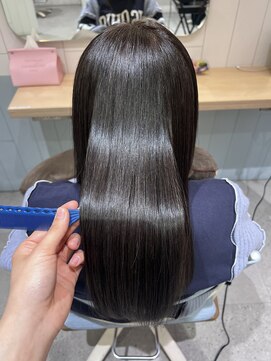 カームバイリベルタ(calm by Re:berta) 思わずずっと触ってしまう！？サラツヤ髪質改善カラー