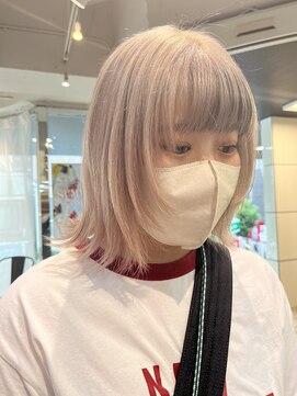 ヘアーアンドメイク ビス(HAIR&MAKE bis) 憧れハイトーン☆ホワイトベージュカラー♪ 【多田華歌】