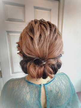 アロマ ヘアー ルーム 新宿3号店(AROMA hair room) お呼ばれ大人ガーリーモテ髪ゆるふわシニヨン/新宿/新宿三丁目