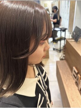 アース オーセンティック アクロスプラザ 与次郎店(EARTH Authentic) 頬骨隠すフェザーバング