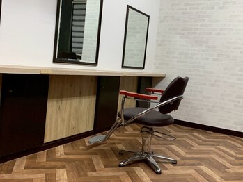 ヘアーオアシス(HairOasis)の写真/贅沢なプライベートサロンで、特別なサロンタイムを♪一人のスタイリストがマンツーマンで施術します◎