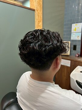 スタンドバーバー 柏(STAND BARBER) MEN’S HAIR/ブルーブラック/フェザーパーマ/ 柏