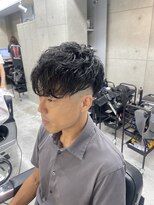 クロム トウキョウ ザ バーバーアルト 神保町店(CHROM TOKYO the Barber ALT)&nbsp;スキンフェード×スペインカール【暗めカラー】