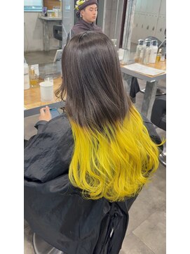 スリー 横浜(THREE) グラデーションカラー