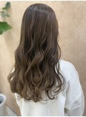 オリーブベージュ×ロングヘア