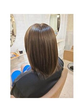 ツヤ感ベージュ