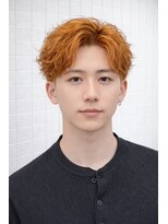 ゼロスバーバー(0's BARBER SHOP) 束感オレンジフェザーパーマ強め人気