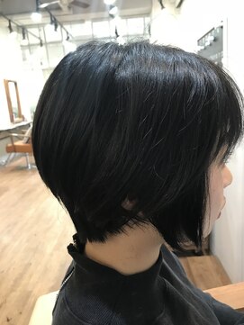 ハロ 蕨(HALO) 黒髪ショートスタイル