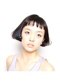 オン眉ポイントカラーショートボブアッシュブラックぱつっとボブ