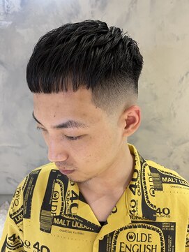 クヴェルアンドコー(Kvell&Co.) クロップスタイル【メンズカット・フェード・バーバー】心斎橋