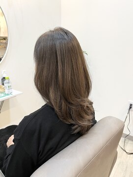 オアシス(oasis) ひし形　レイヤー　ロング　グレージュ　髪質改善　ストレート