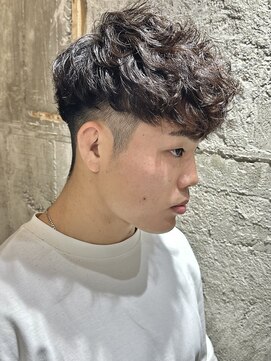 ニアウ 太田店(Niau) スペインカールメンズパーマツーブロックマッシュフェード眉毛