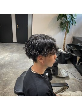 クラージュ(Courage) センターパート×ツイストスパイラルパーマ