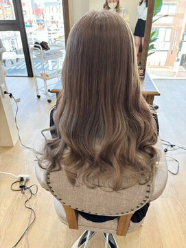 ミラシィ 成田(Mirashy) ハイライトカラーミルクティーベージュレイヤーカット
