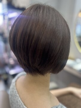 アオ 花咲町(a-o) 襟元スッキリのボブレイヤー♪