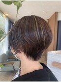 大人可愛い小顔ボブ前下がりショートハイライト