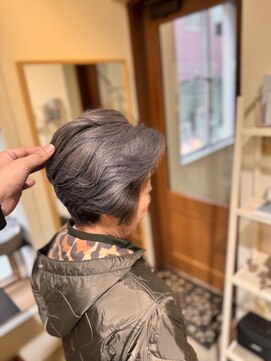 ワンバイワンクラッカ(one by one CLACCA) 白髪ぼかしグレー×ブルー