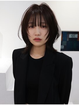 ファムエリア(FEMME AREA) ミディアムレイヤー　ハッシュカット　くびれヘア