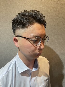 レアロイヤルバーバー(Le' A ROYAL BARBER) 【フェード／黒髪／大人／barber】