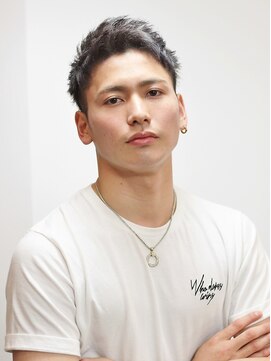 フランクスバーバーザスタンド(Frank’s barber the stand) ツーブロックかき上げフェードシルバーカラーアップバング