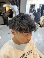 アイズ 海老名(AIZU)&nbsp;ツイストスパイラルパーマ　波巻きマッシュツーブロック刈り上げ