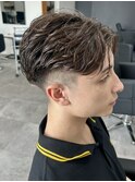 センターパートニュアンスパーマ刈り上げショートカラー