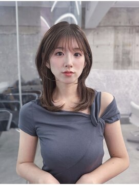 フィヴェント(Fivent) 黒髪韓国小顔レイヤーイメチェン暗めオリーブグレークラゲヘアー