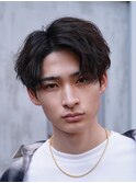 S字のカールが人気のセンターパート×波巻きスパイラルパーマ