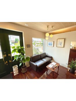 「白髪染め＝傷む」はもう卒業。髪のプロが厳選したケアカラーで、繰り返すほど艶めく美髪へ★