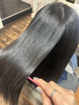 髪質改善酸性ストレートで艶髪ヘアに