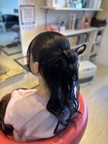 ヘアーリゾートラシックアールプラス(hair resort lachiq R+) ハーフアップ×カチモリ