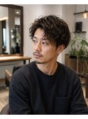 黒髪無造作カール大人メンズパーマ