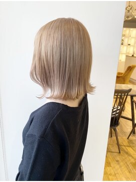 ルッツ(Lutz. hair design) ミルクティベージュ【千代田彩夏】