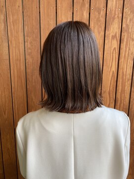 ローグ(Looog) 3Dハイライト×外はねボブ