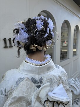 ハチ(HACHI) 腰までのスーパーロングでもアップスタイルにできます♪