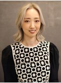 切りっぱなしボブ くびれボブ ハイトーン ホワイトブロンド