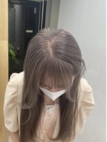 ロマリア(Lomalia) 馴染むハイトーン アッシュグレージュカラー/イメチェン