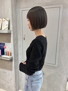 ヨーク(YOKE) YOKE 切りっぱなしボブミニボブ丸くないボブオリーブグレージュ